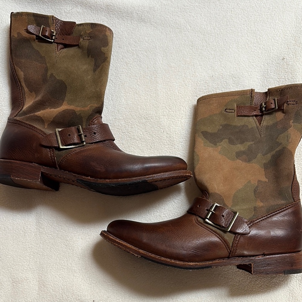 Walk over vintage Brown Leather Camouflage Boots